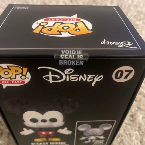 Funko Disney Die-Cast Mickey Mouse Figure - Picture 4 of 7
